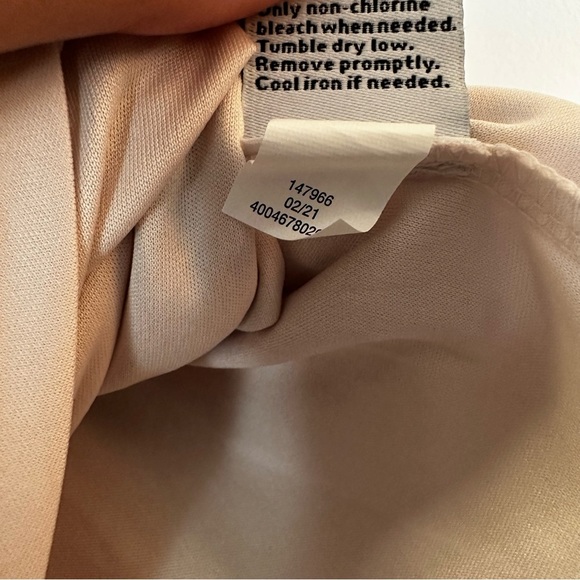 Nine West Puff Sleeve Smocked Peplum Top Leopard Print Beige/Pink Medium - Picture 11 of 15